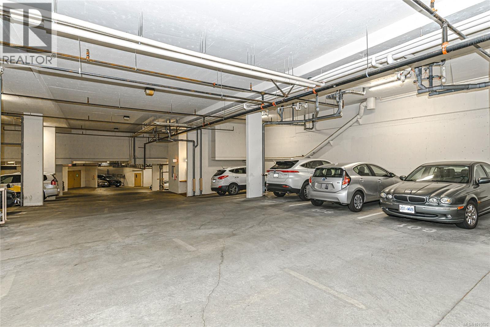 201 940 Boulderwood Rise, Saanich