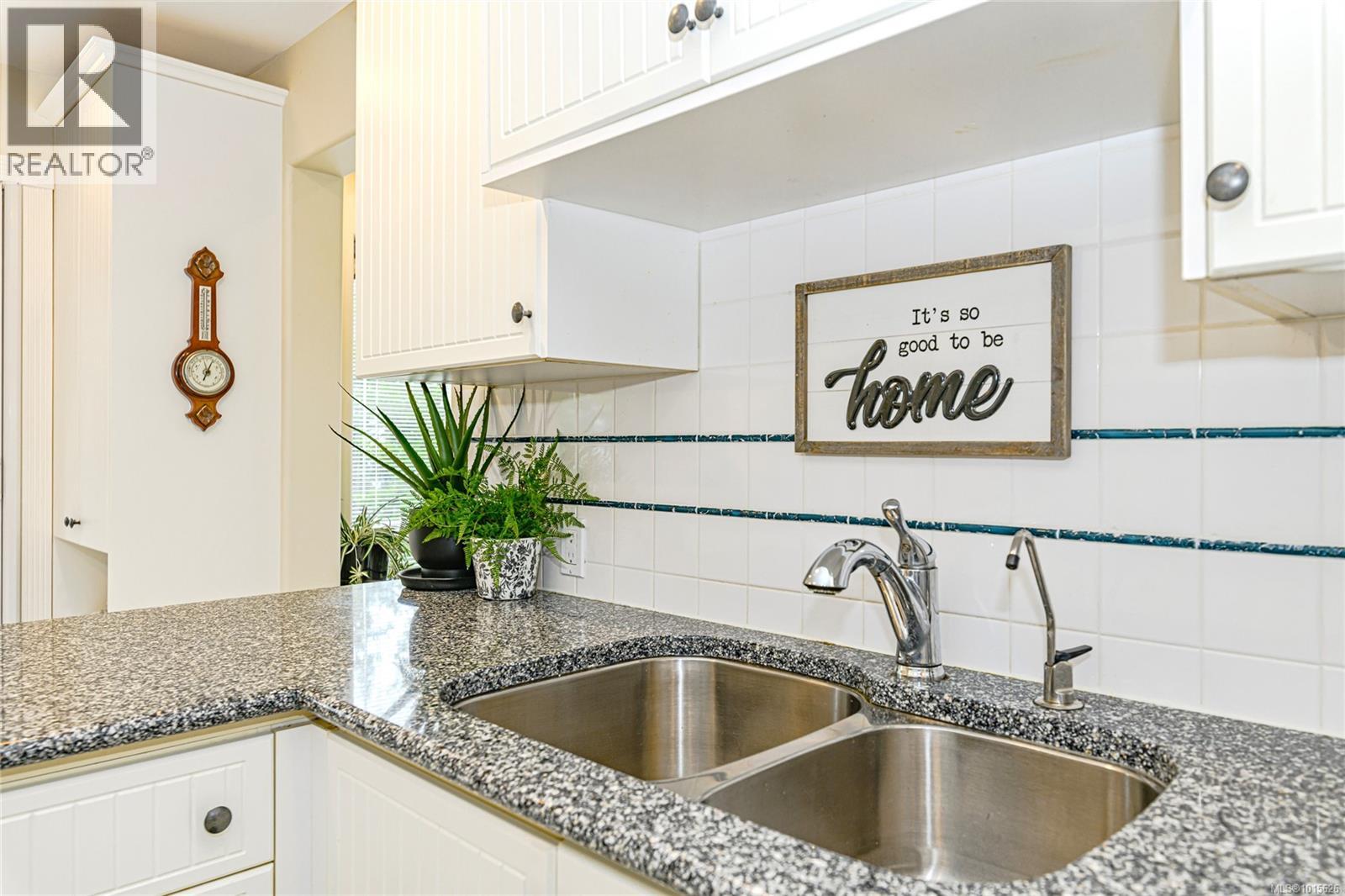 201 940 Boulderwood Rise, Saanich