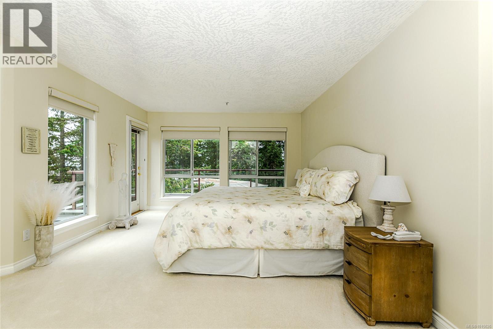 201 940 Boulderwood Rise, Saanich