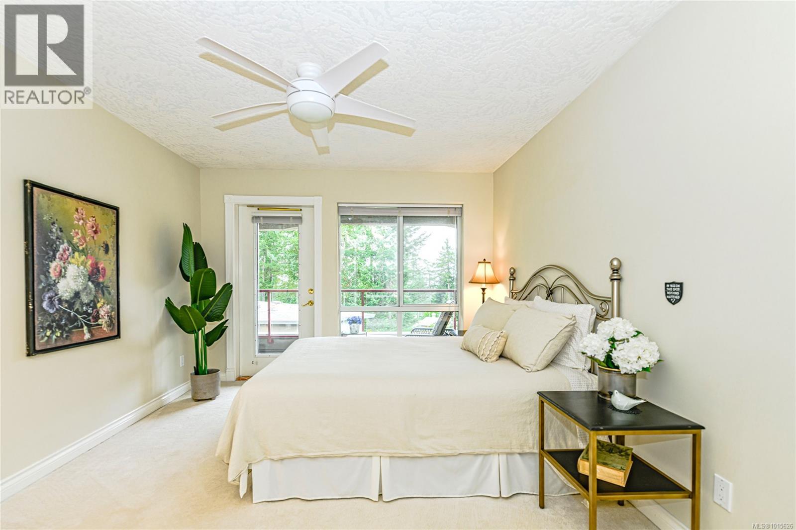 201 940 Boulderwood Rise, Saanich