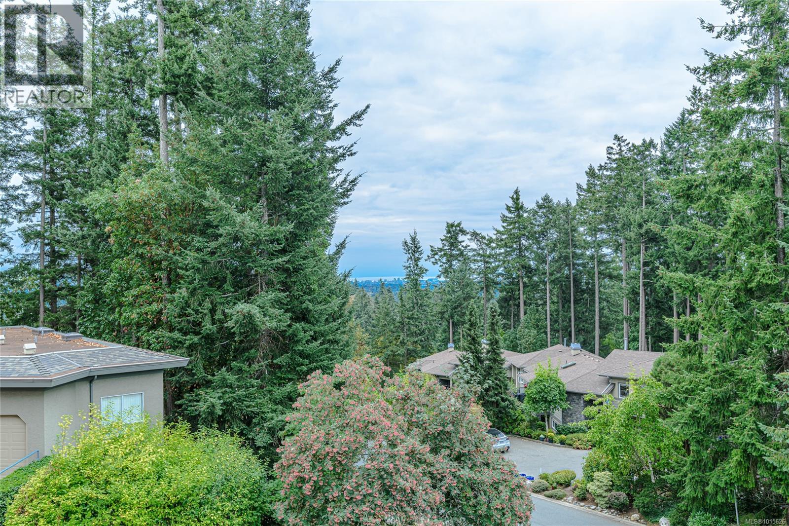 201 940 Boulderwood Rise, Saanich