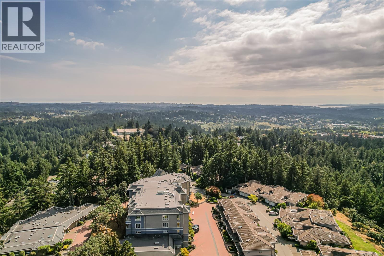 201 940 Boulderwood Rise, Saanich