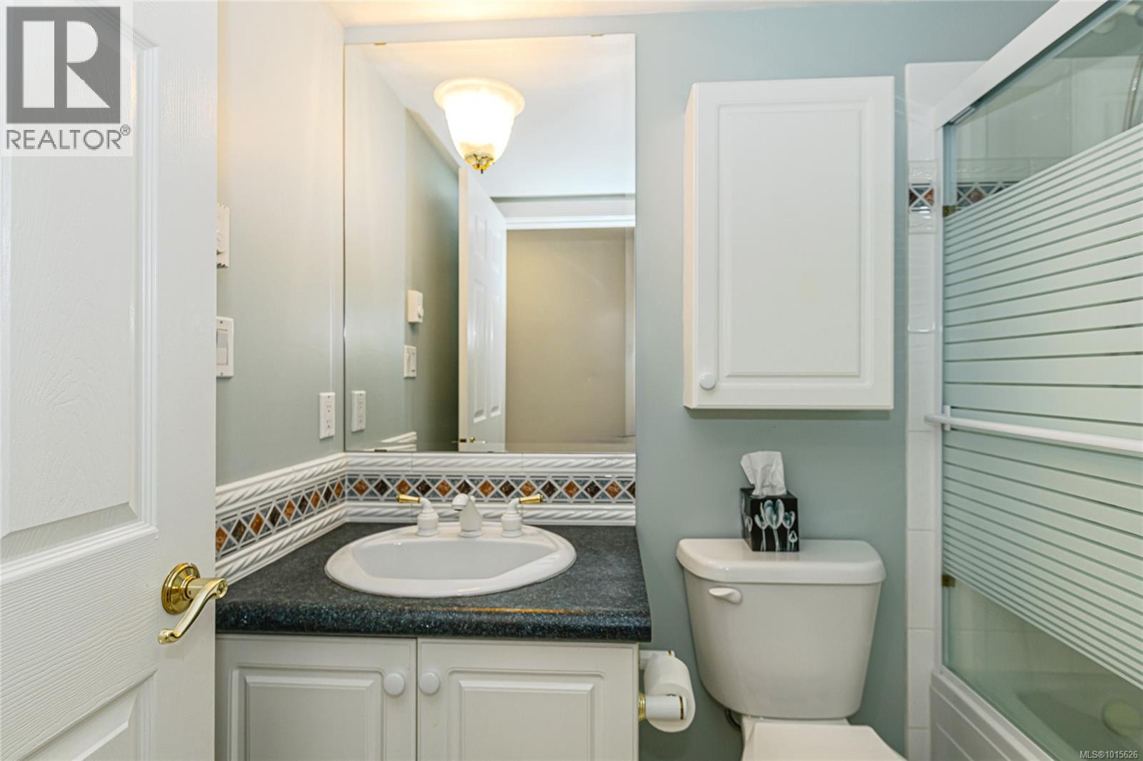 201 940 Boulderwood Rise, Saanich