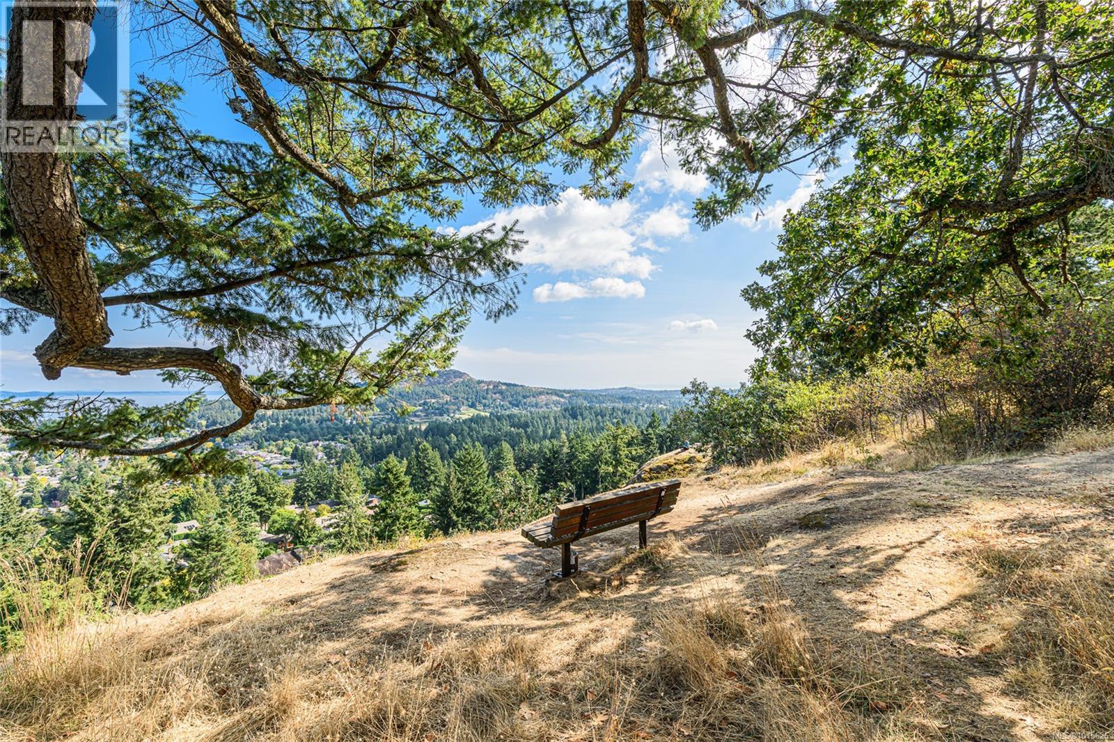 201 940 Boulderwood Rise, Saanich