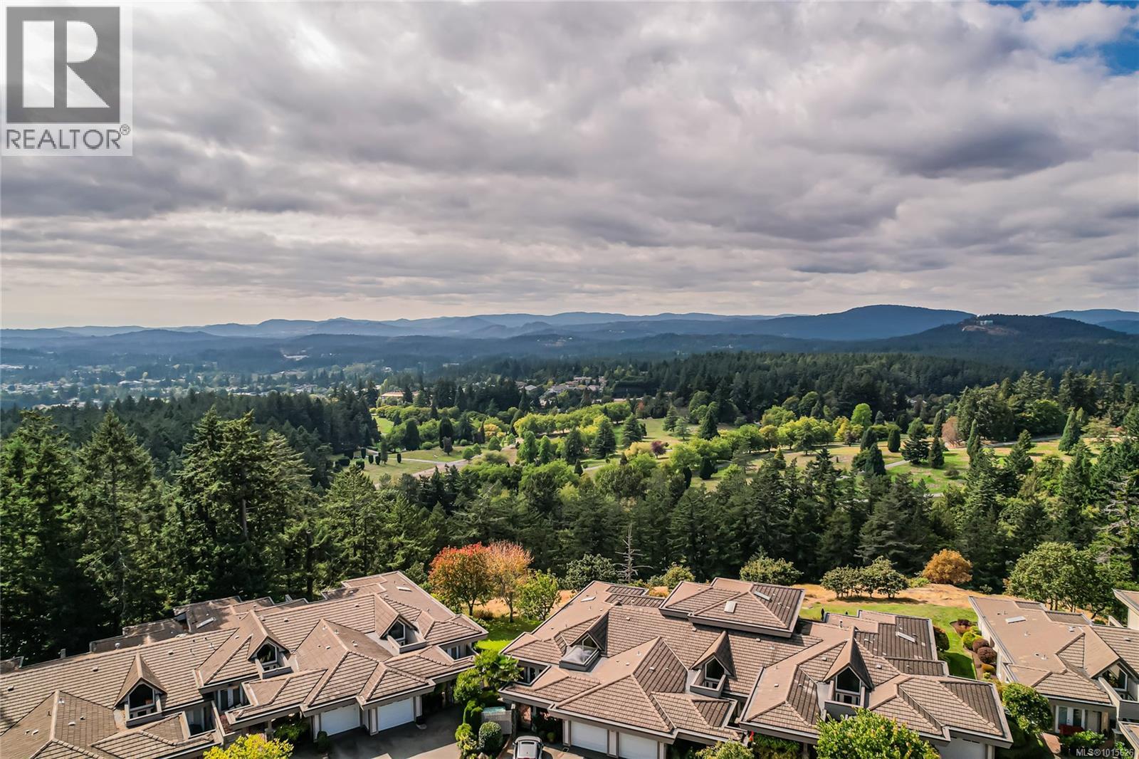 201 940 Boulderwood Rise, Saanich