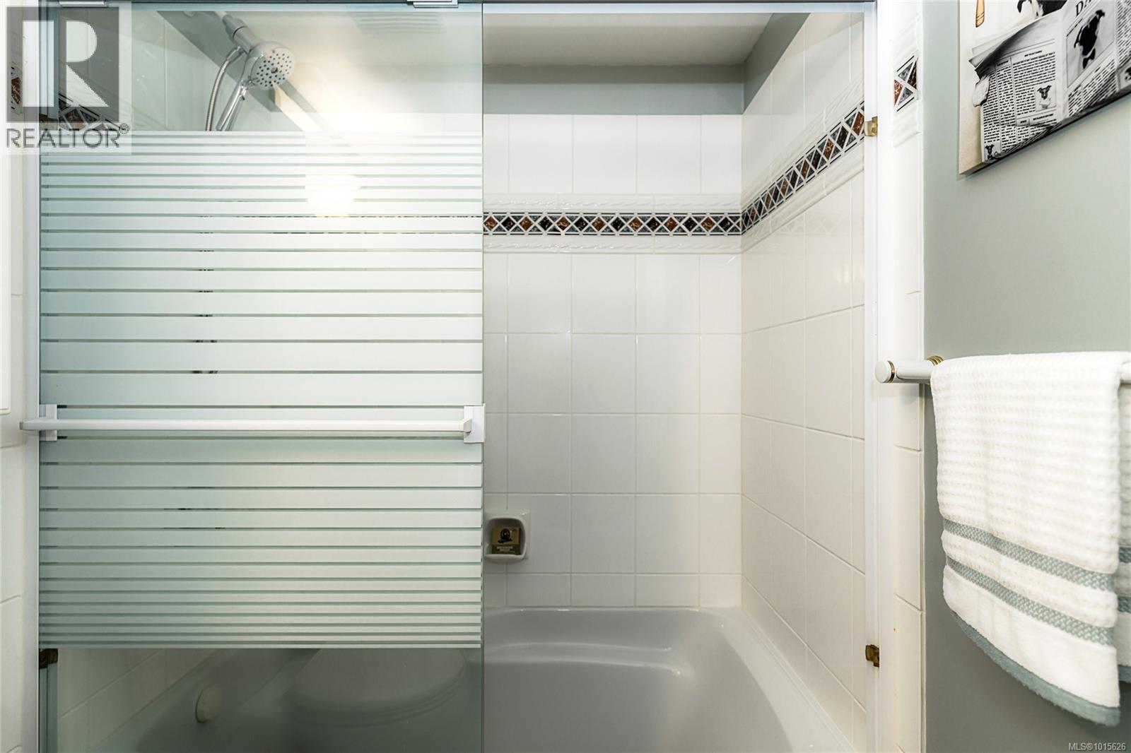 201 940 Boulderwood Rise, Saanich