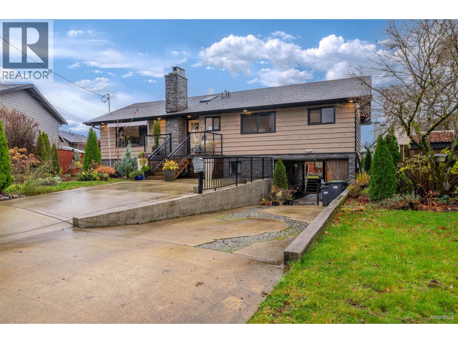 922 SEACREST COURT, Port Moody