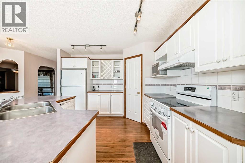 42 Sierra Nevada Green SW, Calgary, Alberta