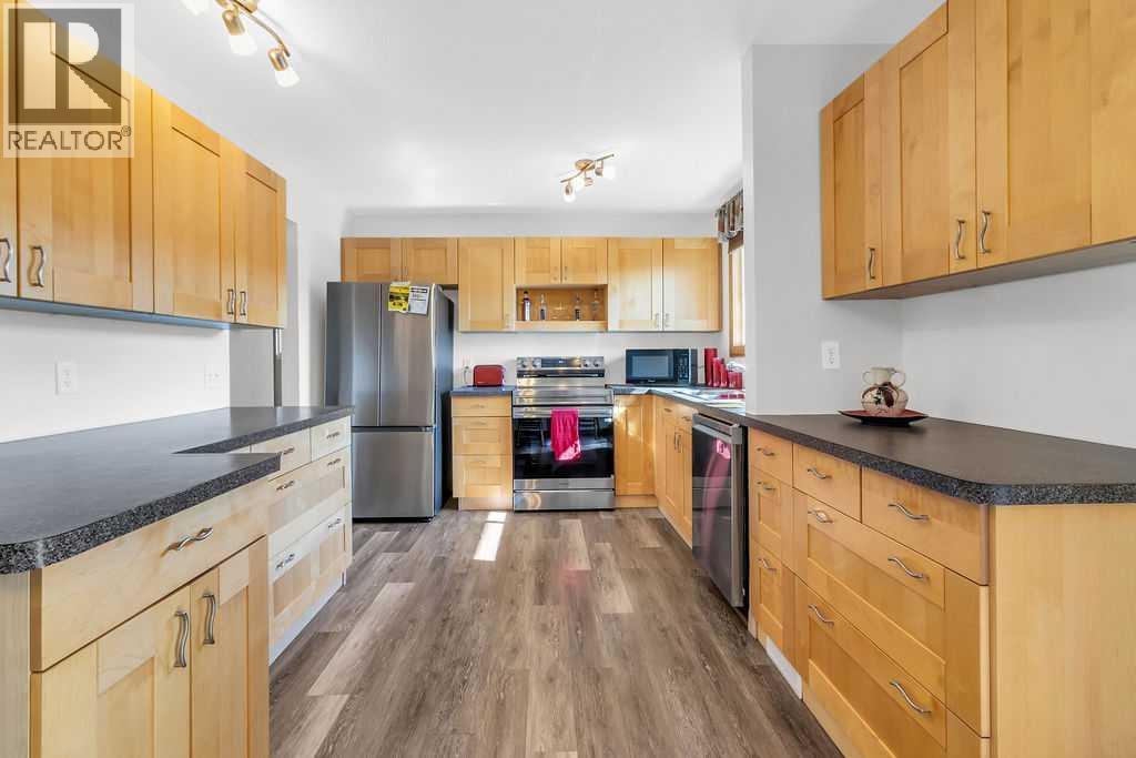 Single Family House Bi-level for Sale in  Rundleson Way NE Rundle Calgary 