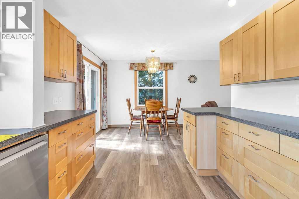 Single Family House Bi-level for Sale in  Rundleson Way NE Rundle Calgary 