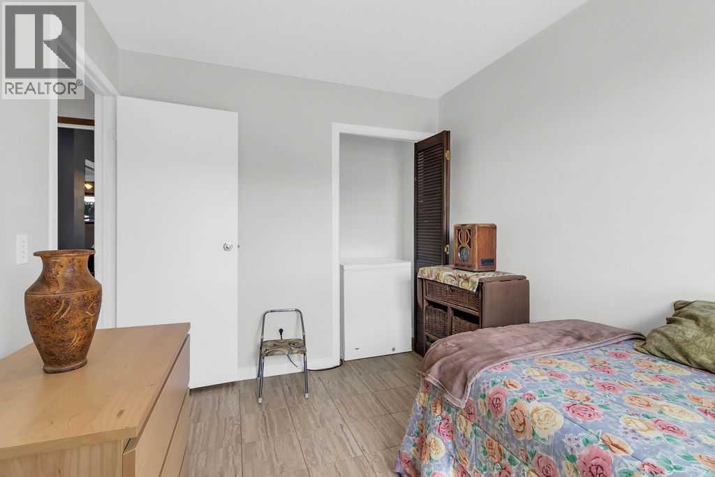 Single Family House Bi-level for Sale in  Rundleson Way NE Rundle Calgary 