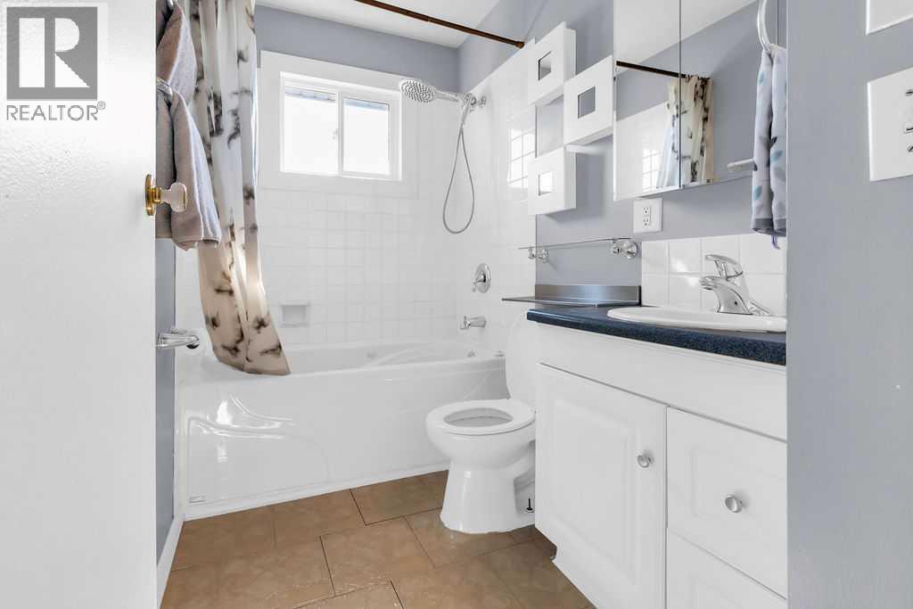 Single Family House Bi-level for Sale in  Rundleson Way NE Rundle Calgary 