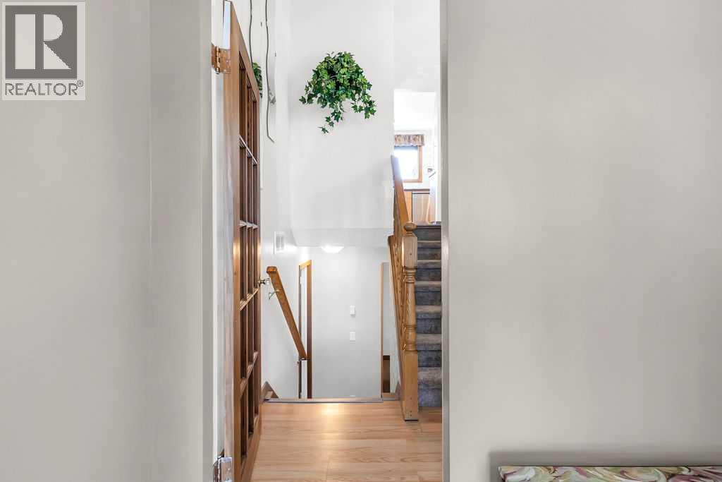 Single Family House Bi-level for Sale in  Rundleson Way NE Rundle Calgary 