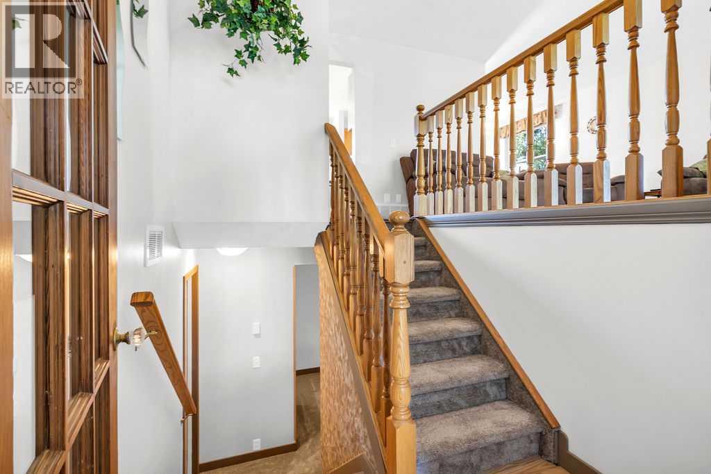 Single Family House Bi-level for Sale in  Rundleson Way NE Rundle Calgary 