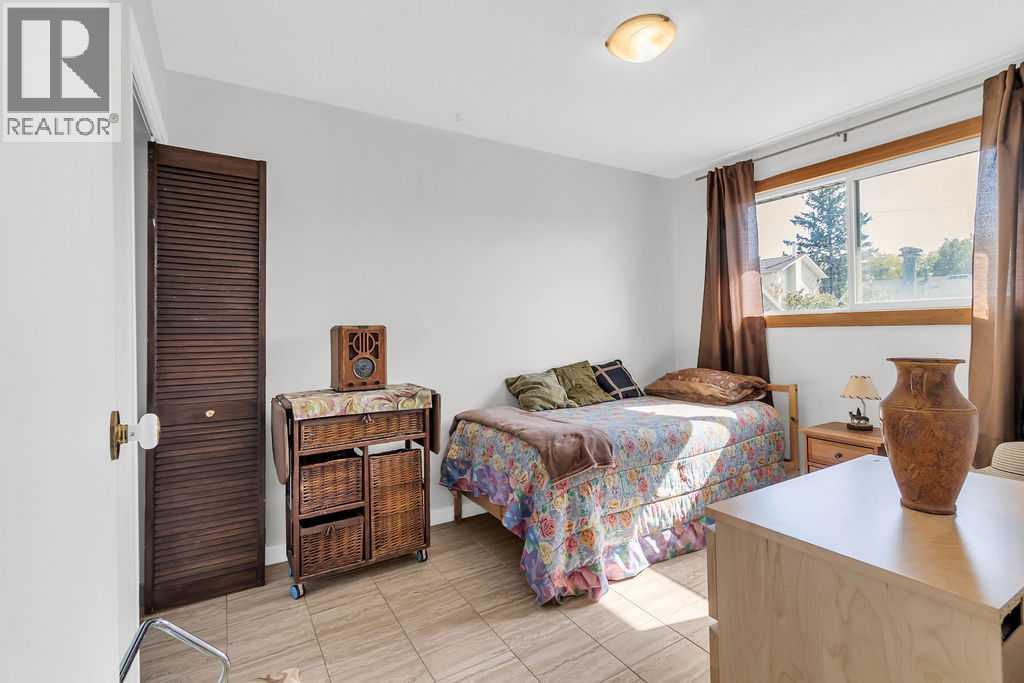 Single Family House Bi-level for Sale in  Rundleson Way NE Rundle Calgary 