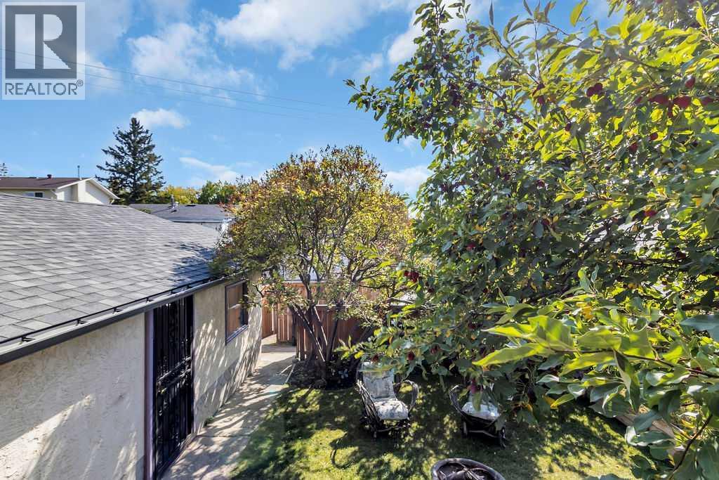 Single Family House Bi-level for Sale in  Rundleson Way NE Rundle Calgary 