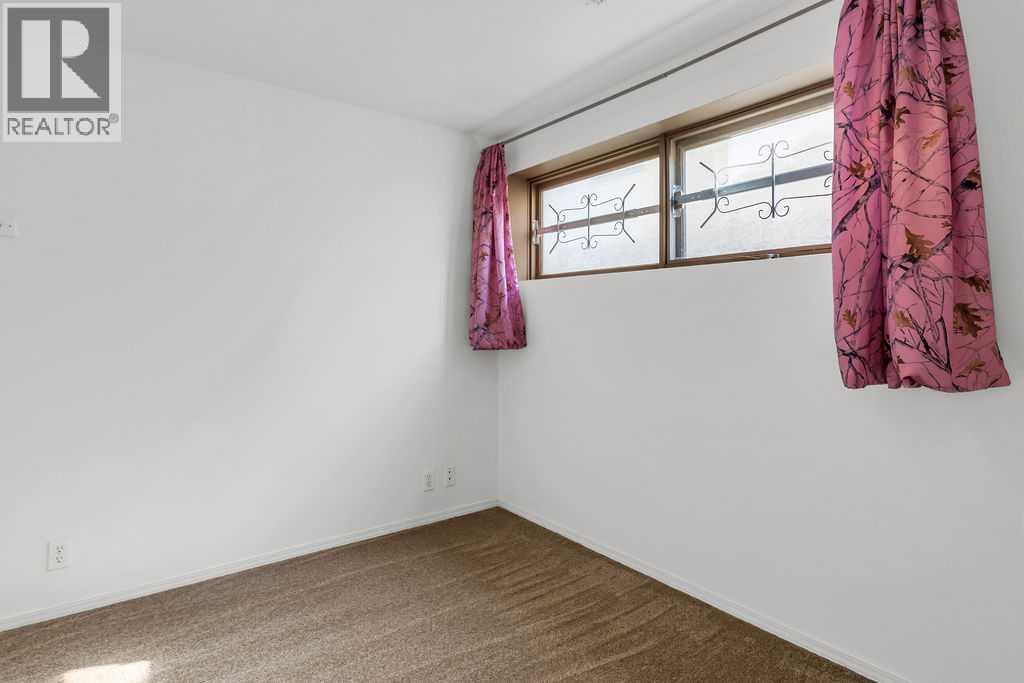 Single Family House Bi-level for Sale in  Rundleson Way NE Rundle Calgary 