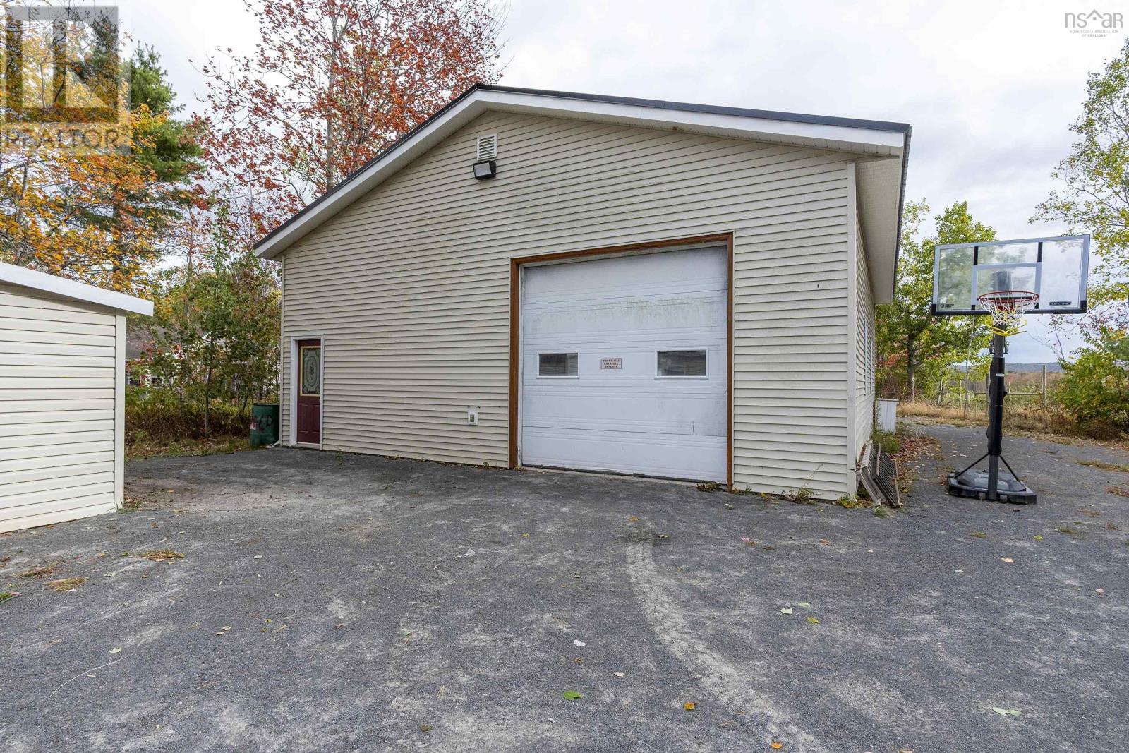 Property 22 of 39 of 4168 HIGHWAY 1