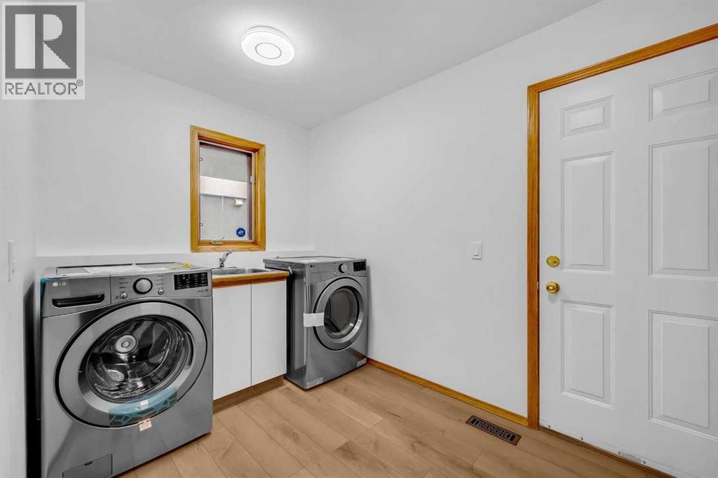 Single Family House for Sale in  Coral Shores Bay NE Coral Springs Calgary 