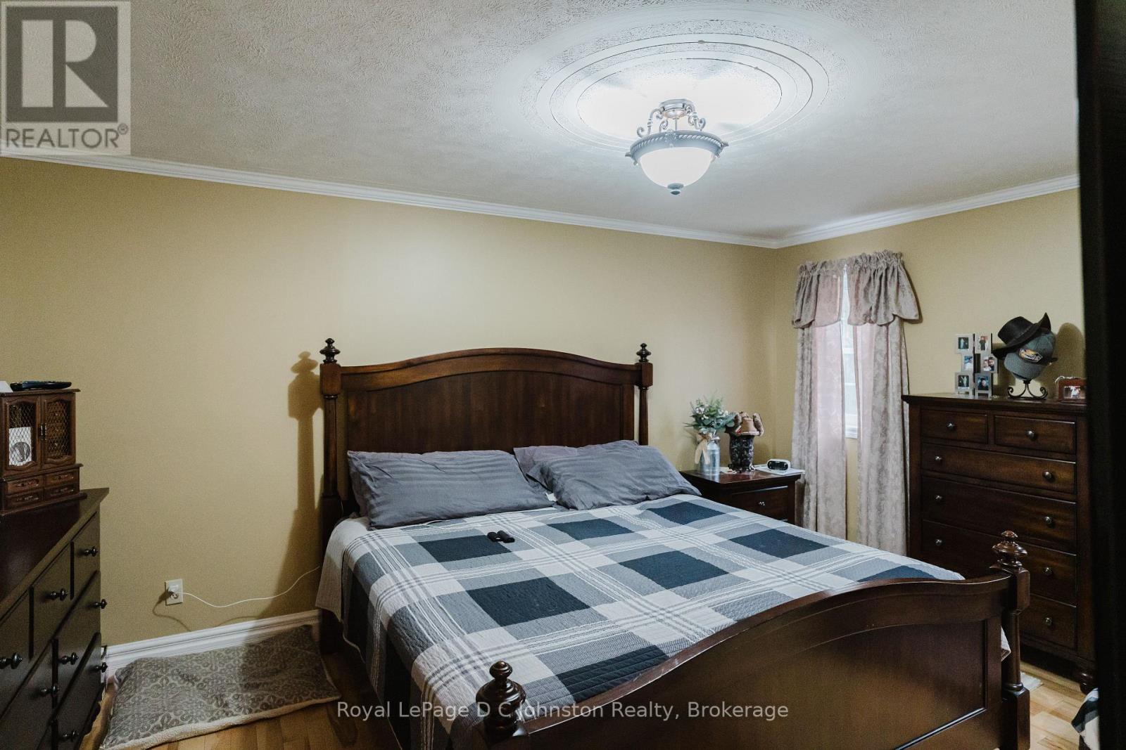 496 SPENCE STREET - 20