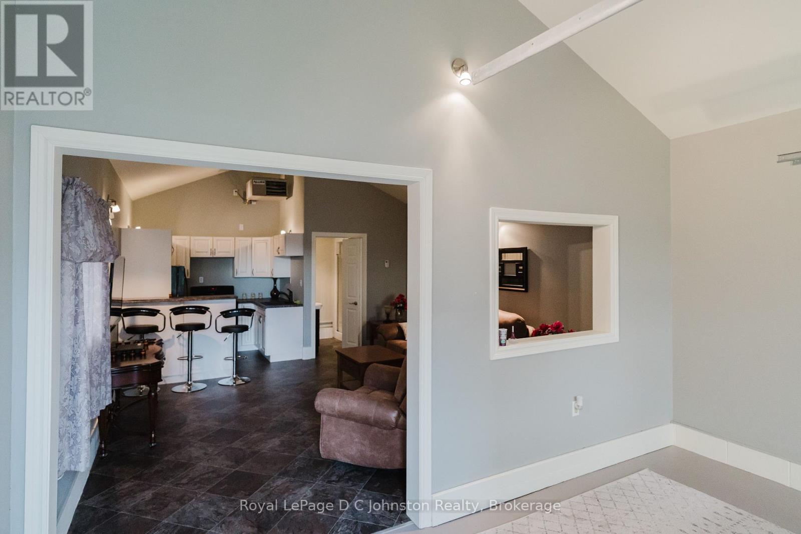 496 SPENCE STREET - 26