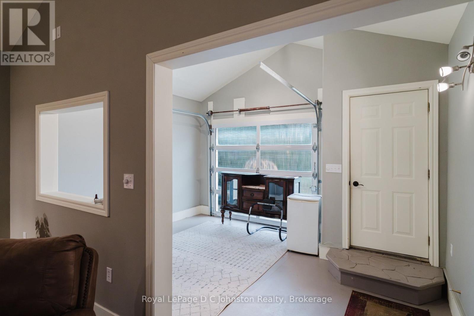 496 SPENCE STREET - 27