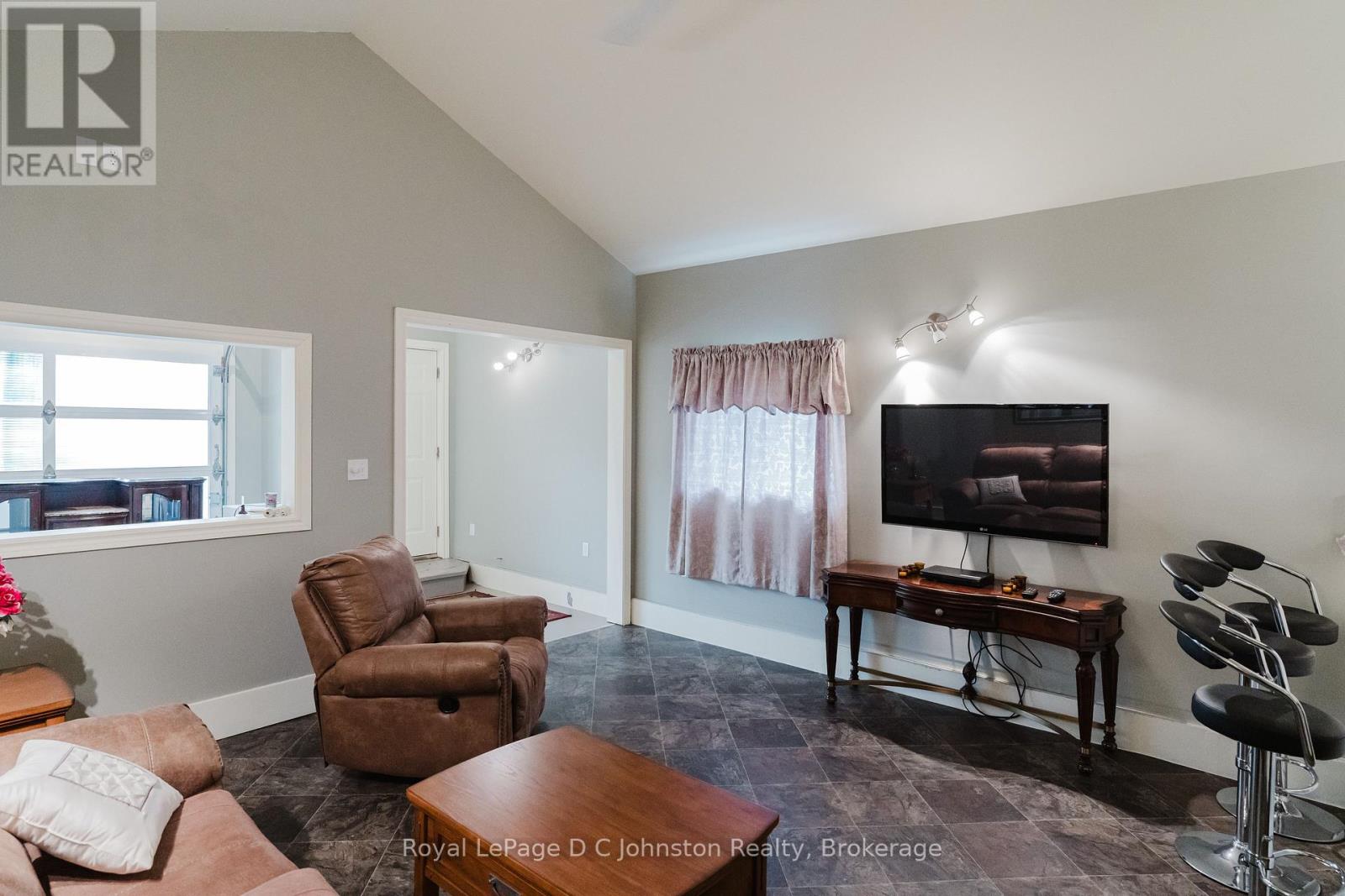 496 SPENCE STREET - 30