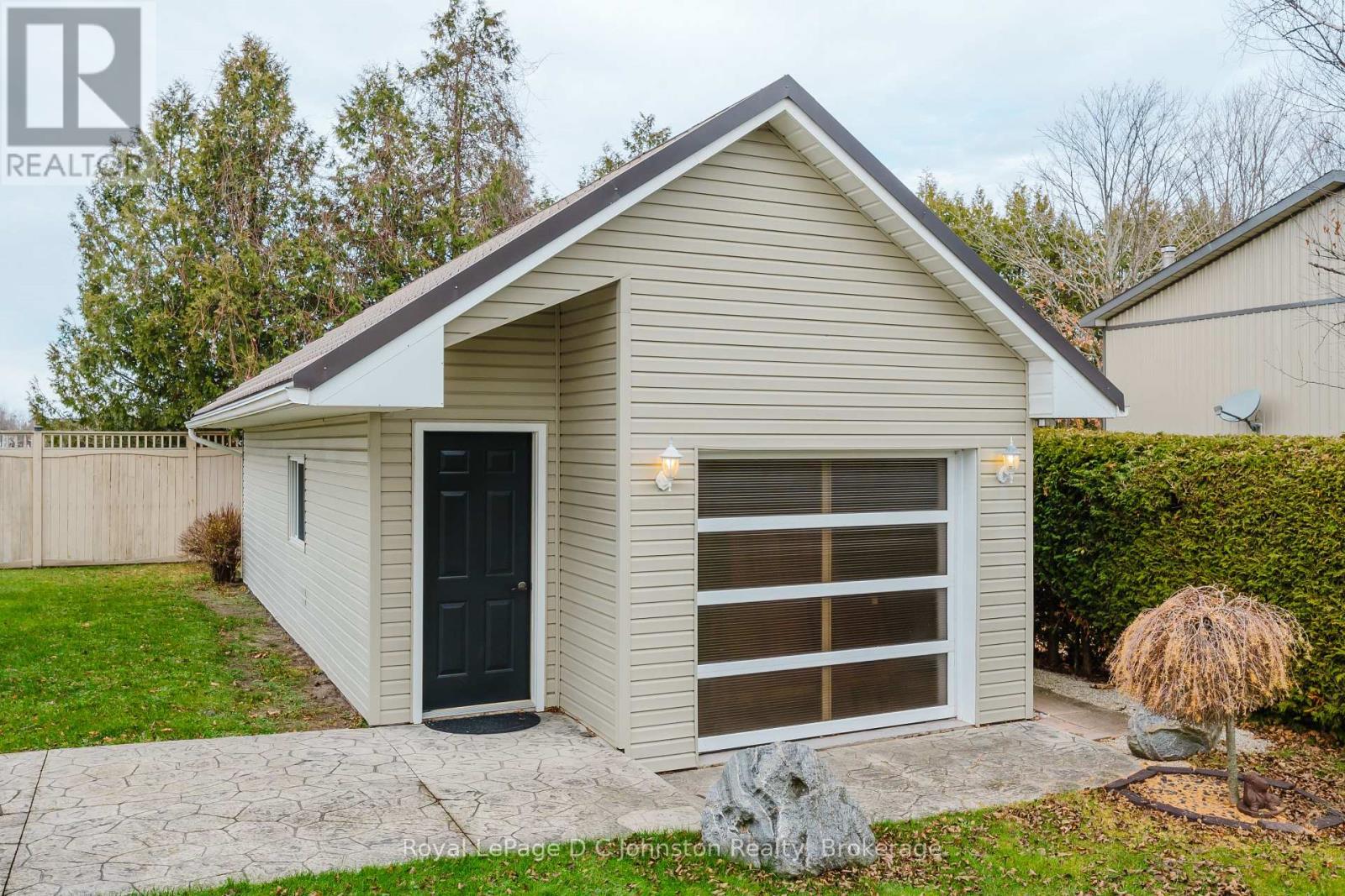 496 SPENCE STREET - 41