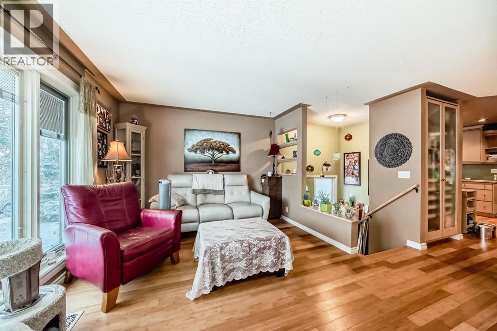 Single Family House Bi-level for Sale in  Templeview Way NE Temple Calgary 