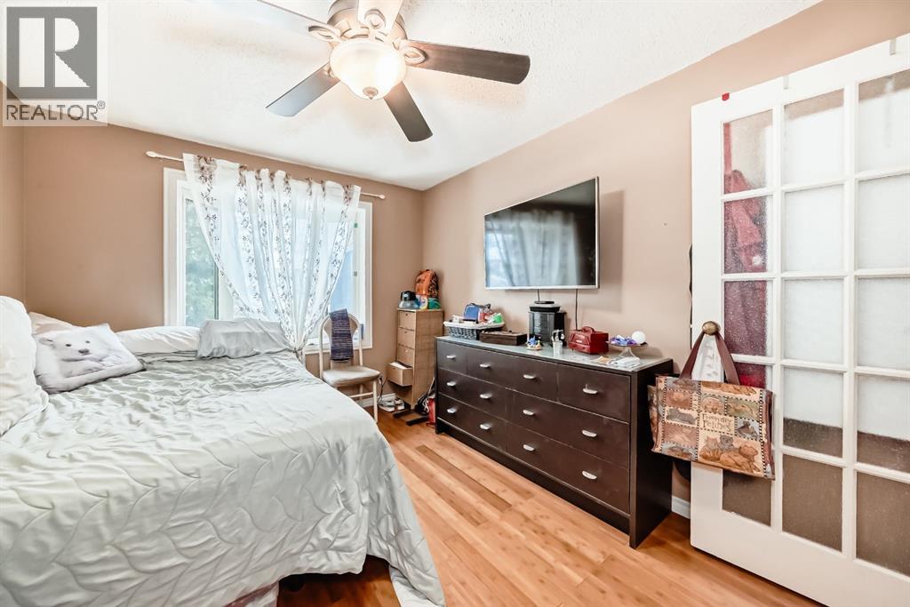 Single Family House Bi-level for Sale in  Templeview Way NE Temple Calgary 