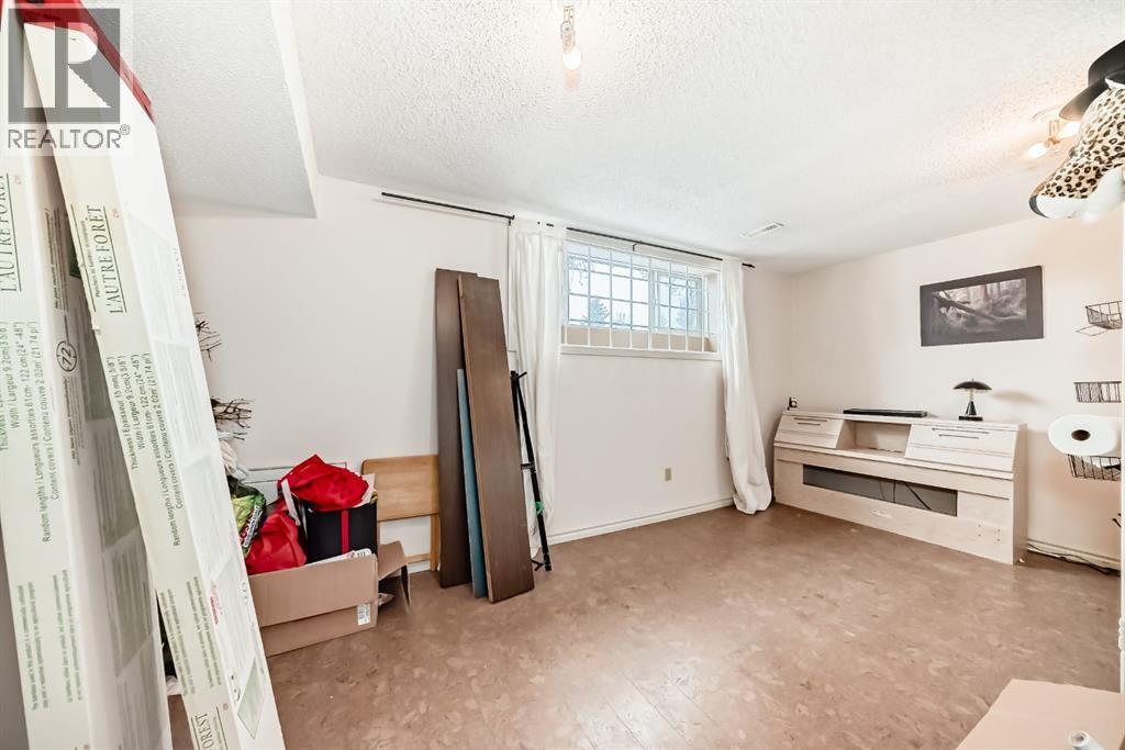 Single Family House Bi-level for Sale in  Templeview Way NE Temple Calgary 