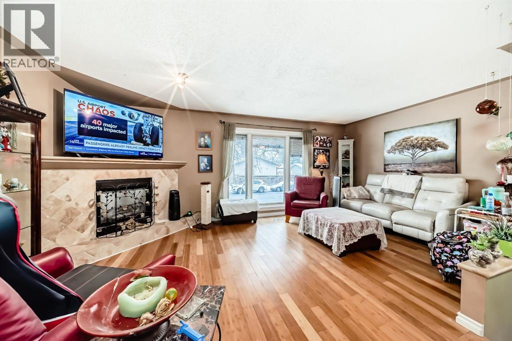 Single Family House Bi-level for Sale in  Templeview Way NE Temple Calgary 