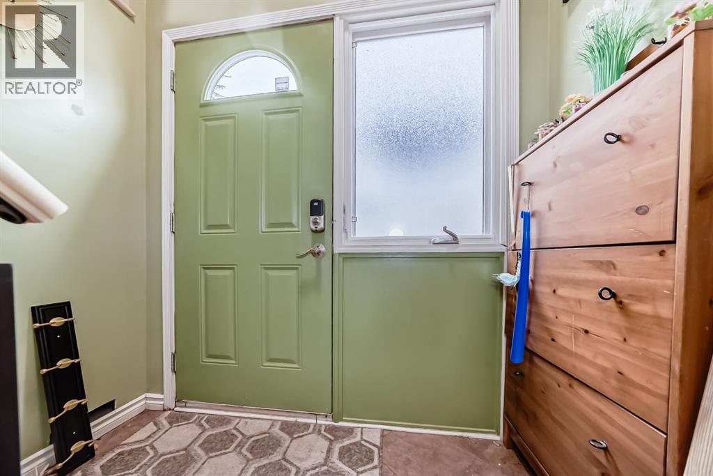 Single Family House Bi-level for Sale in  Templeview Way NE Temple Calgary 