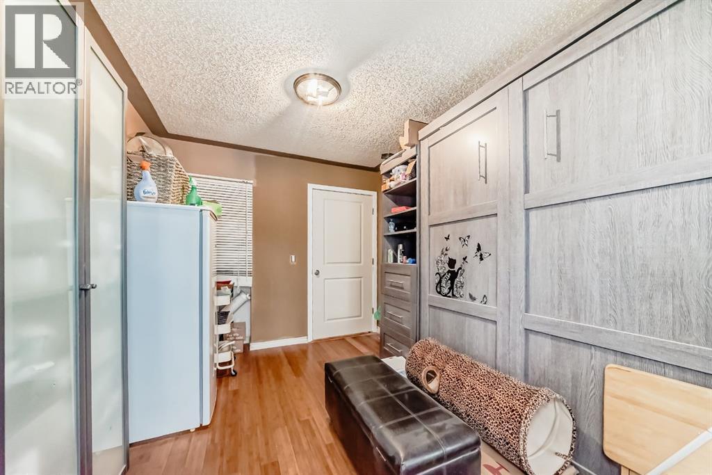 Single Family House Bi-level for Sale in  Templeview Way NE Temple Calgary 