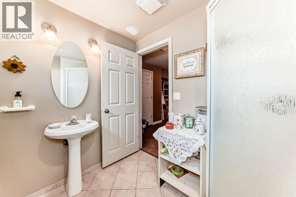 Single Family House Bi-level for Sale in  Templeview Way NE Temple Calgary 