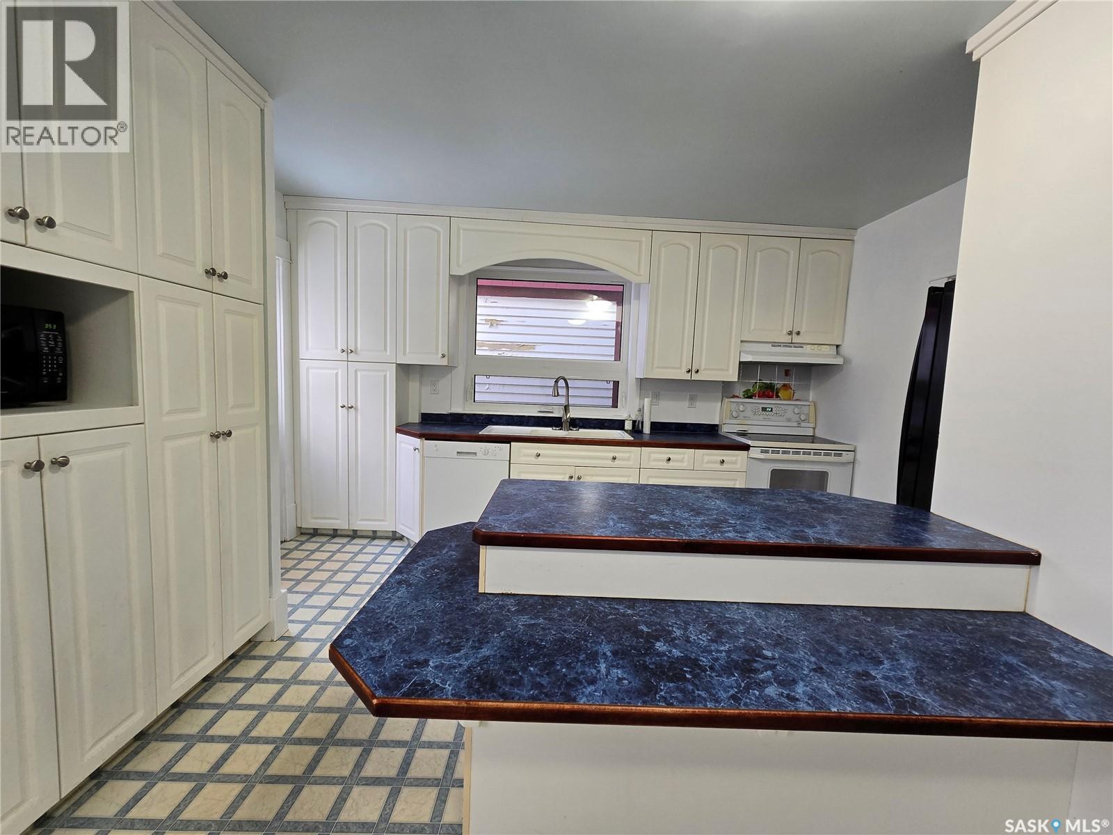 Single Family House 2 Level for Sale in  G AVENUE N Saskatoon 