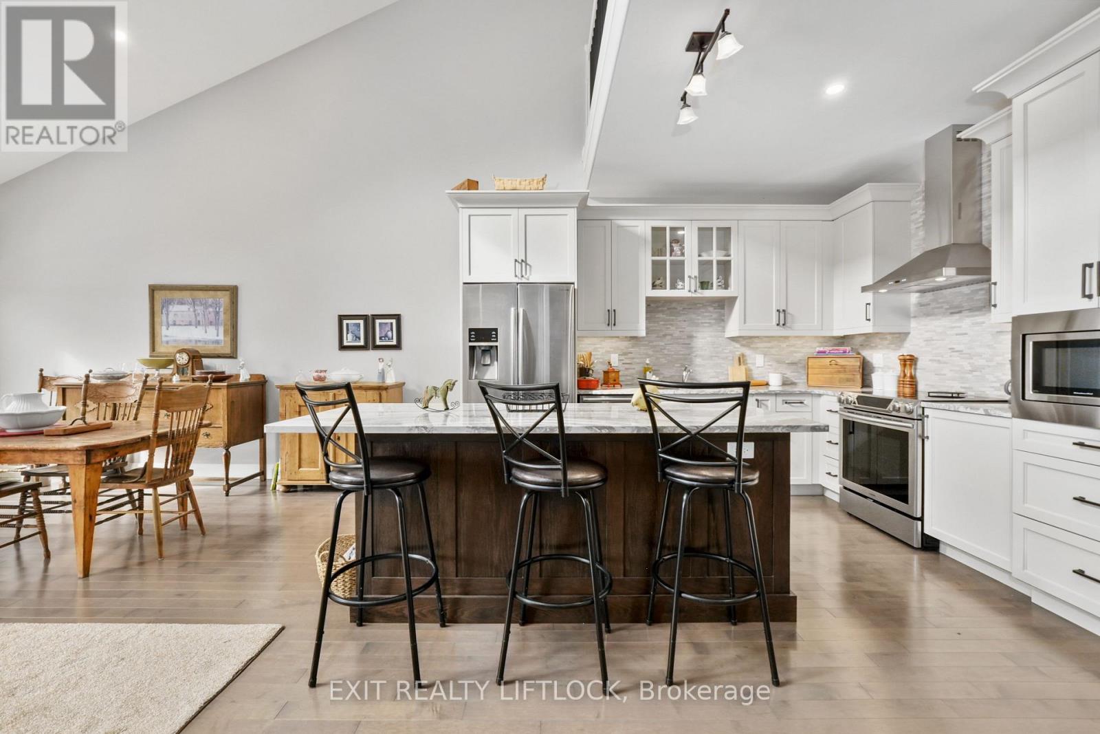 #10 68 BLOSSOM COURT - 21