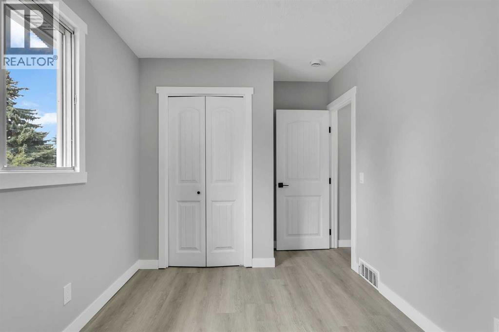 Single Family House Bi-level for Sale in  Rundlecairn Way NE Rundle Calgary 