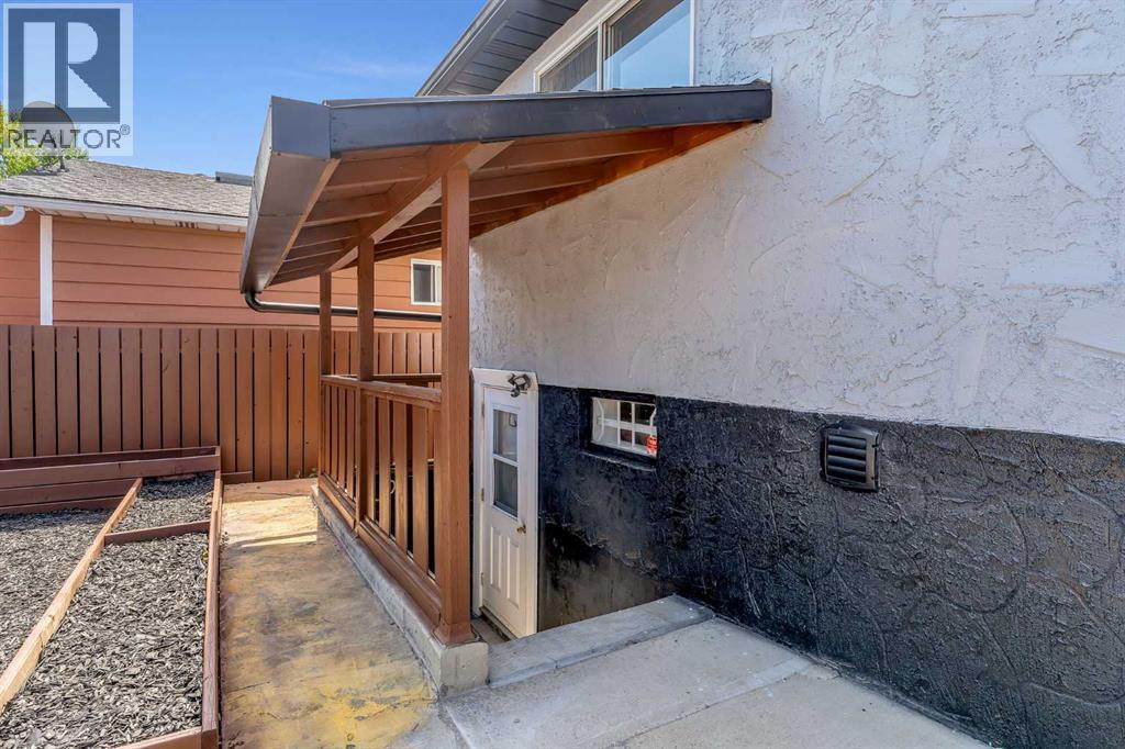 Single Family House Bi-level for Sale in  Rundlecairn Way NE Rundle Calgary 