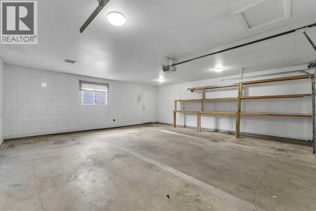 Single Family House Bi-level for Sale in  Rundlecairn Way NE Rundle Calgary 