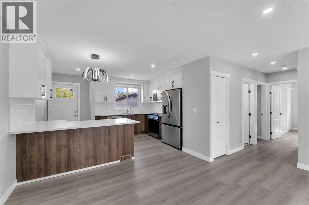 Single Family House Bi-level for Sale in  Rundlecairn Way NE Rundle Calgary 