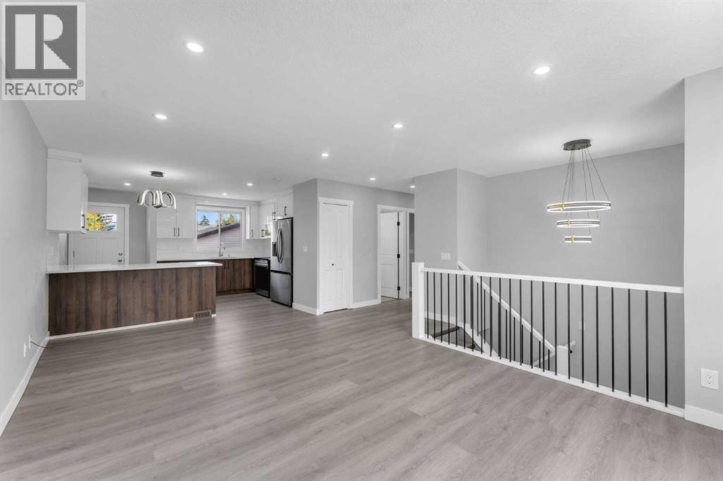 Single Family House Bi-level for Sale in  Rundlecairn Way NE Rundle Calgary 