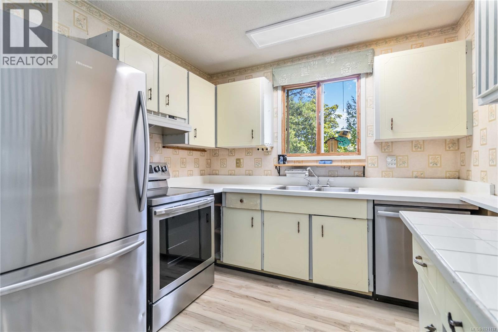 95 Marler Dr, View Royal