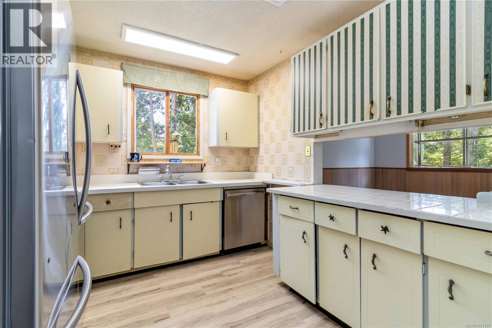 95 Marler Dr, View Royal