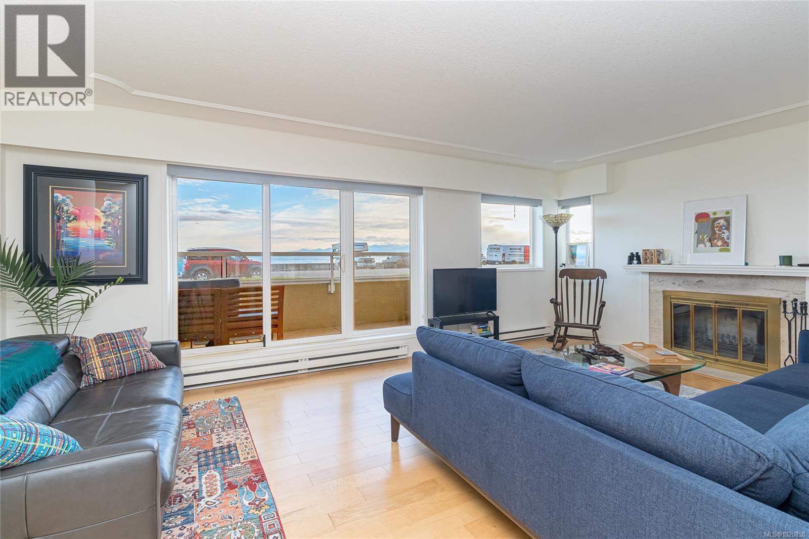 101 1540 Dallas Road, Victoria