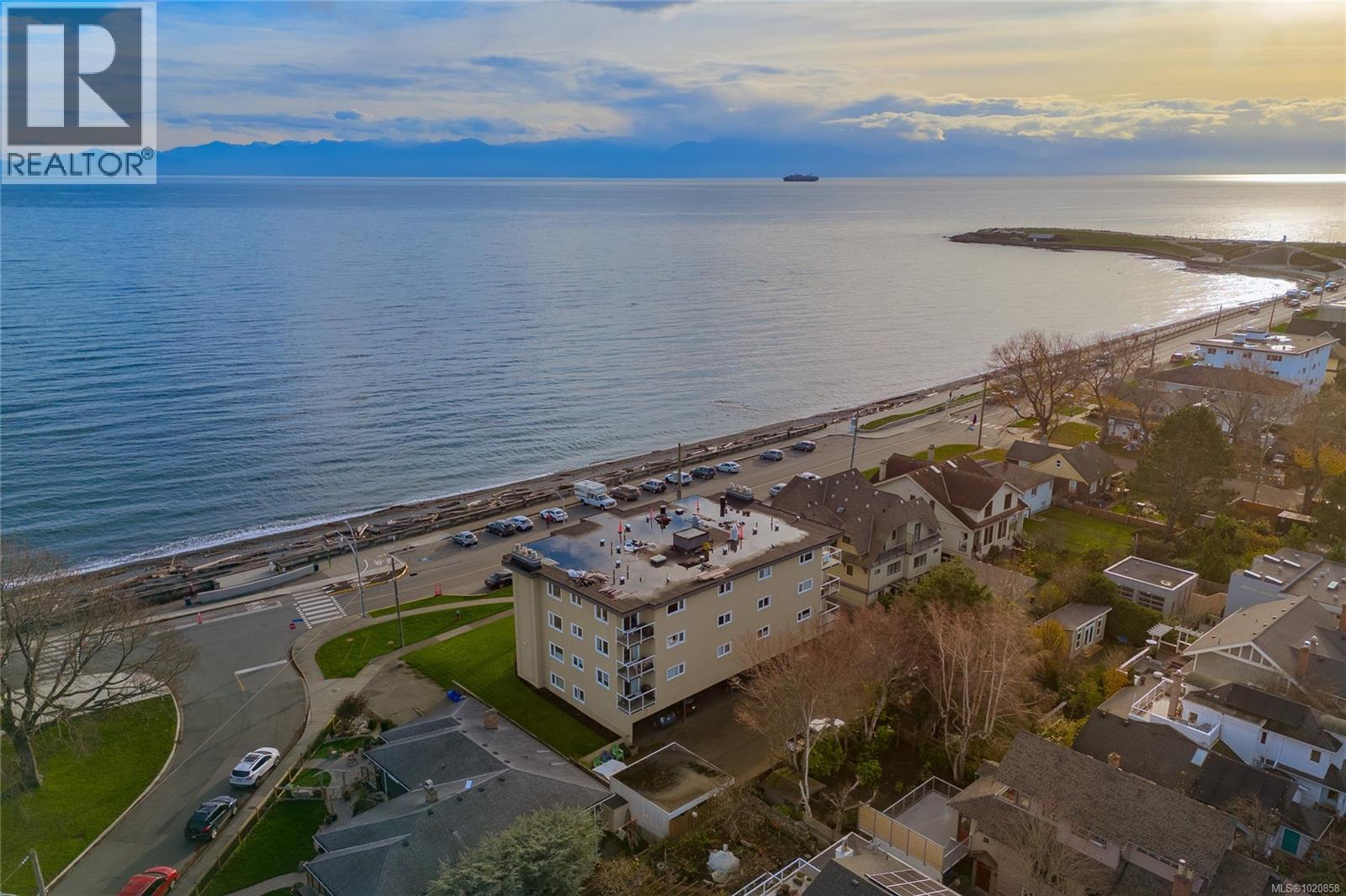 101 1540 Dallas Road, Victoria