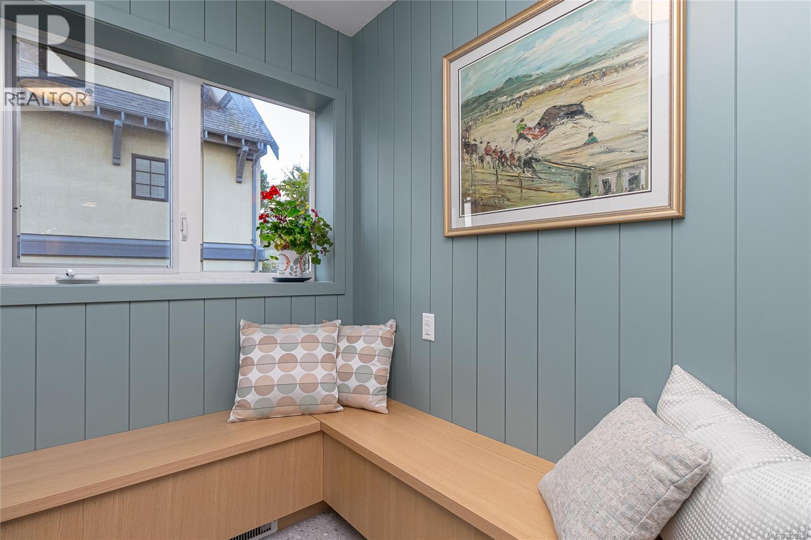 101 1540 Dallas Road, Victoria