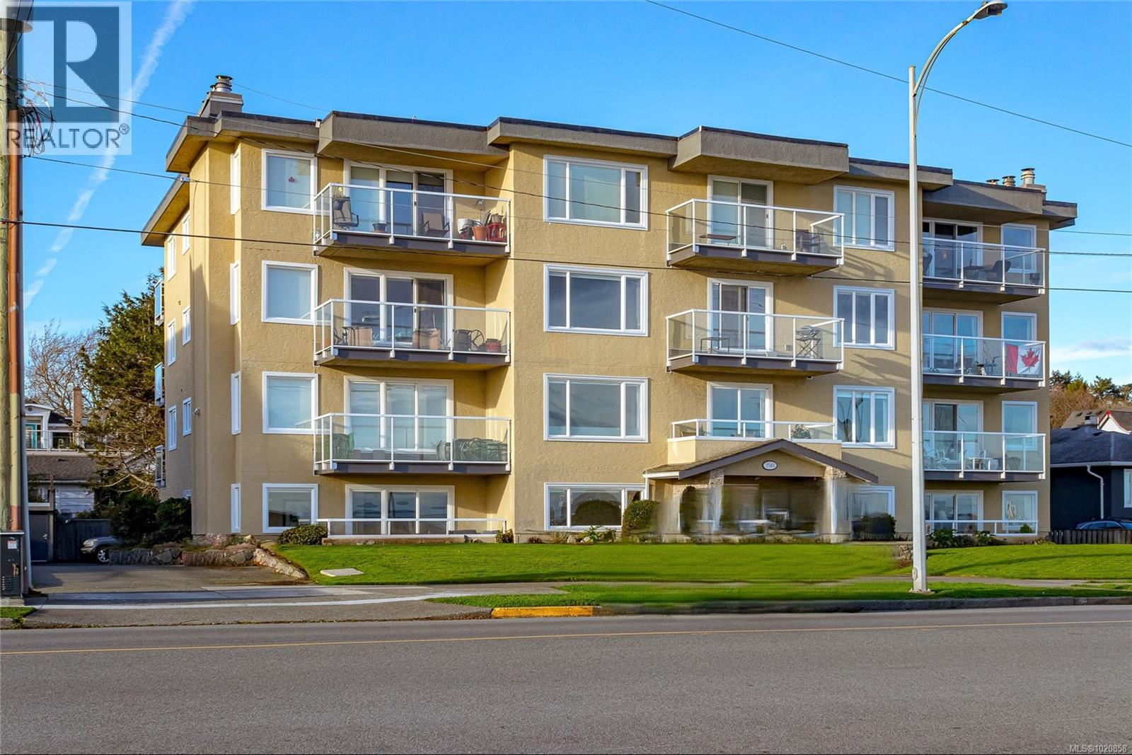 101 1540 Dallas Road, Victoria