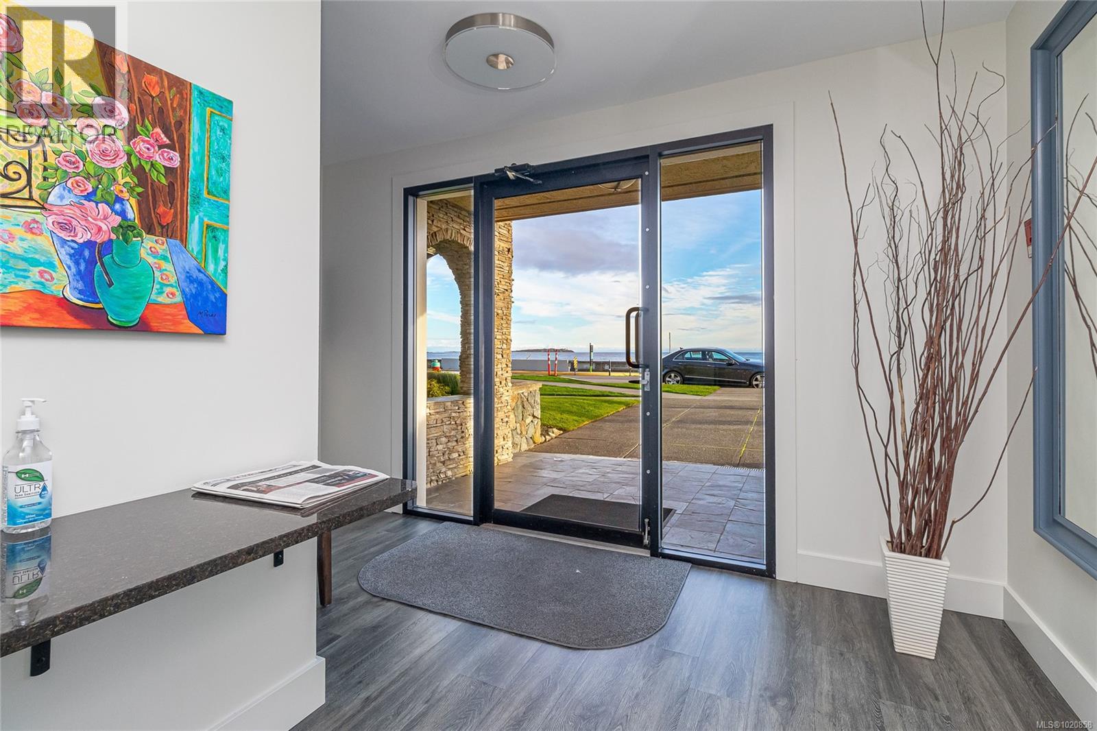 101 1540 Dallas Road, Victoria