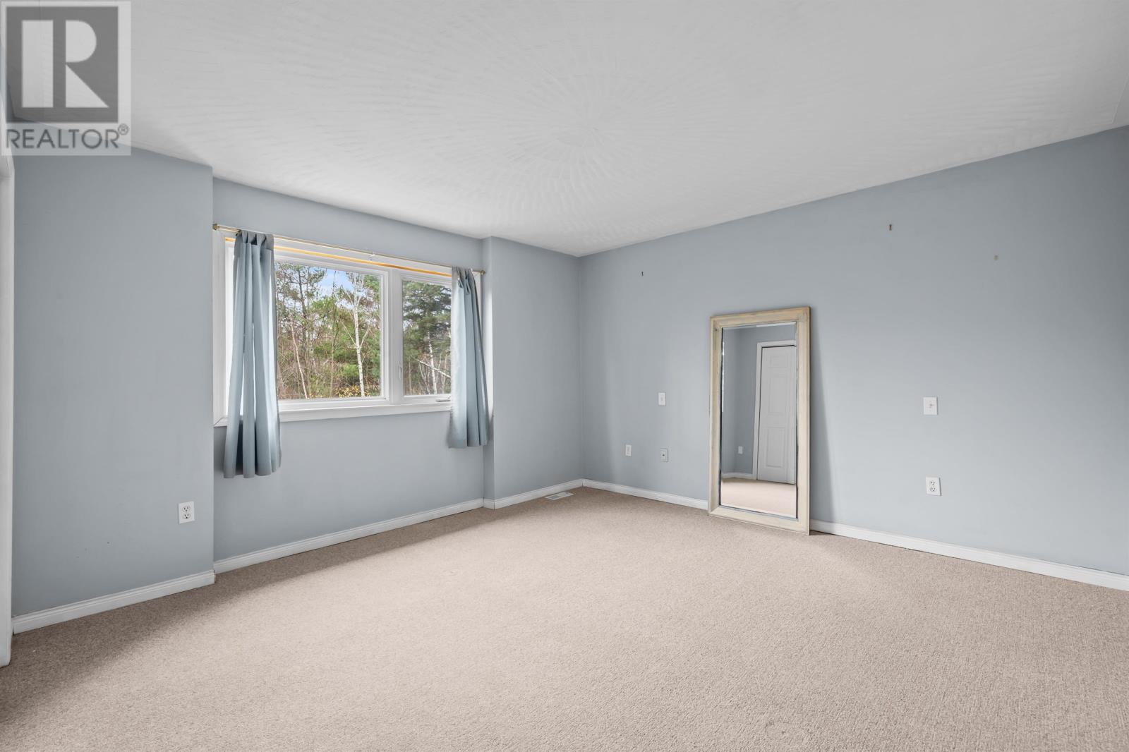 33 Irwin Drive — photo 11